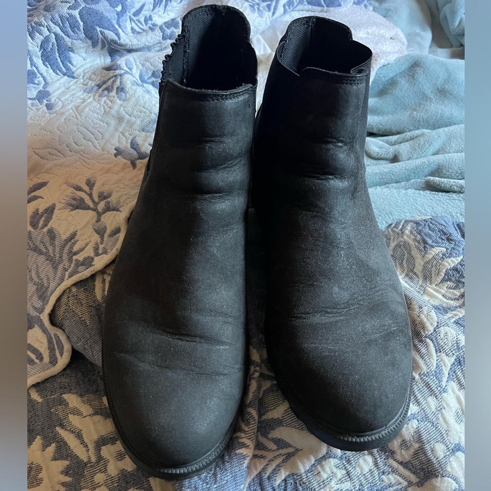 SOREL women’s size 12 booties